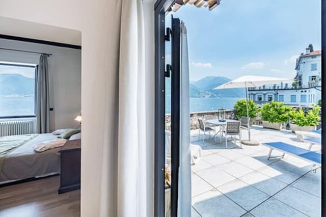 Panoramic Room, 1 Queen Bed, Non Smoking, Lake View