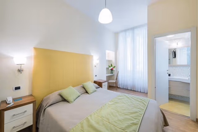 Basic Room, 1 Queen Bed