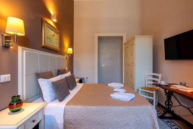 Comfort Double Room, 1 Bedroom, Refrigerator & Microwave, City View