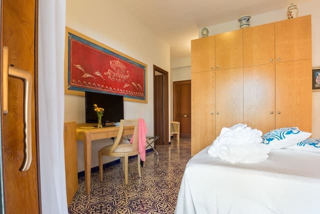 Suite, Sea View
