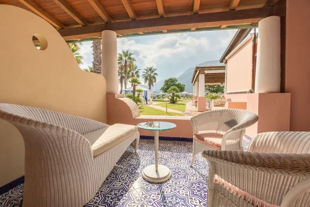 Suite, Sea View