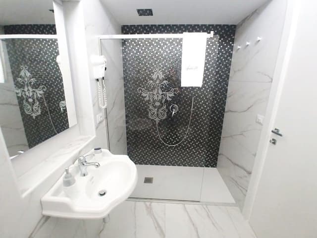 Deluxe Apartment, 4 Bedrooms, Kitchen, Garden View