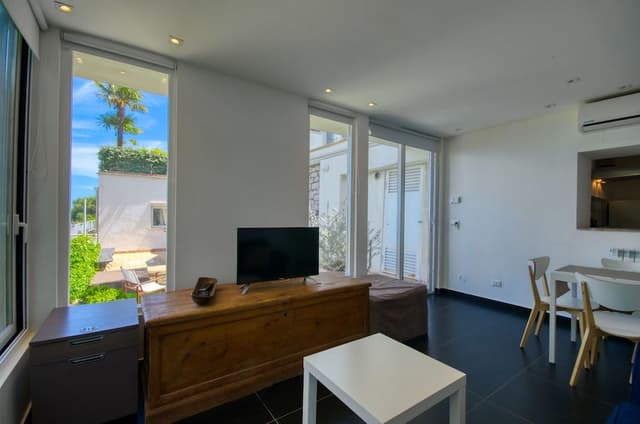 Panoramic Apartment, 1 Bedroom, Sea View, Garden Area with Hydromassage (Private entrance)