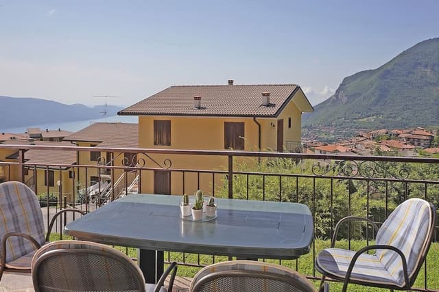 Classic Apartment, 2 Bedrooms, Partial Lake View