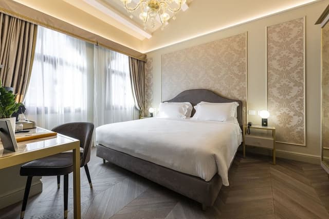 Deluxe Double Room, Canal View