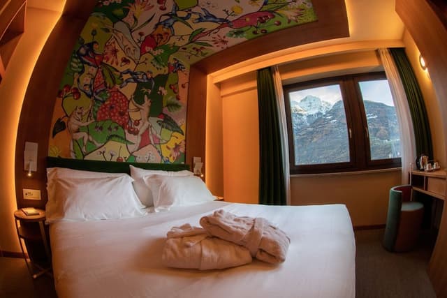 Double or Twin Room, Mountain View (View)