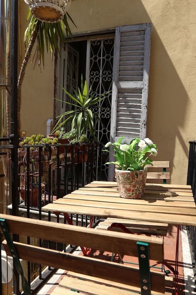 Camera con letto matrimoniale o 2 letti singoli, con balcone, fumatori