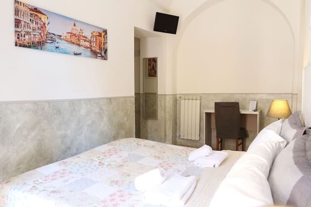Camera con letto matrimoniale o 2 letti singoli, con balcone, fumatori