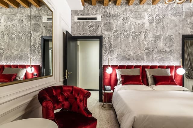 Honeymoon Suite, Annex Building
