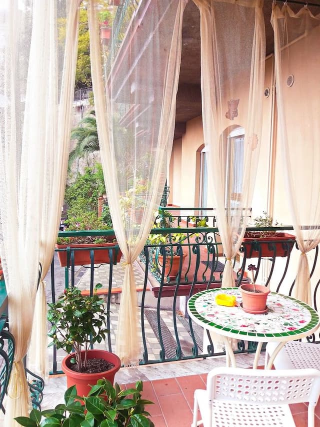 Family Room, Balcony