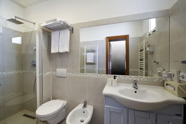 Romantic Suite, 2 Bedrooms, Hot Tub, Sea Facing (Madreperla)