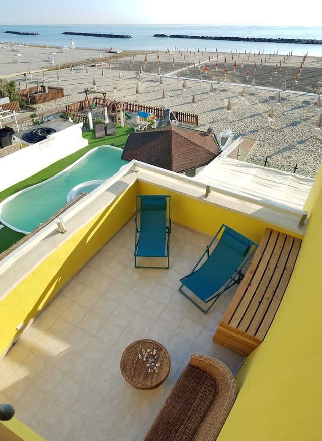 Romantic Suite, 2 Bedrooms, Hot Tub, Sea Facing (Madreperla)