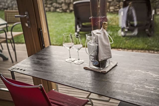 Suite, Patio, Partial Lake View