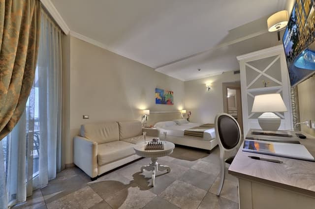 Superior Room, Balcony, Partial Lake View