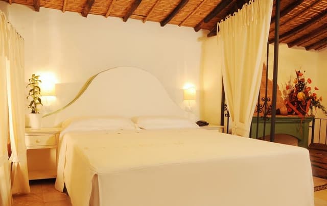 Suite, Patio, Annex Building (on 2 levels, internal staircase)