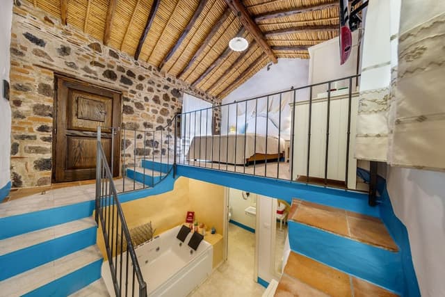 Suite, Hot Tub, Annex Building (on 2 levels, internal staircase)