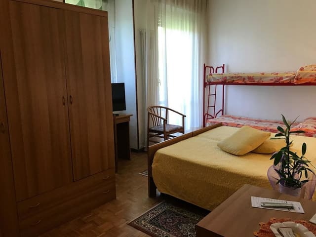 Quadruple Room, Hill View