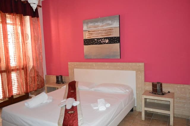 Double or Twin Room, Patio (Fuxia)