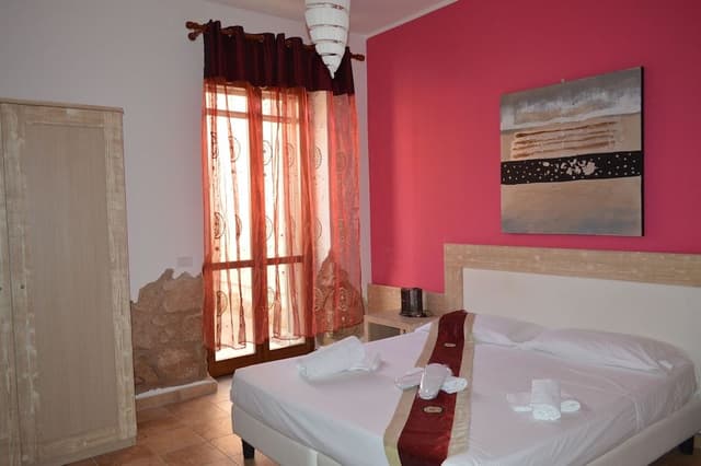 Double or Twin Room, Patio (Fuxia)