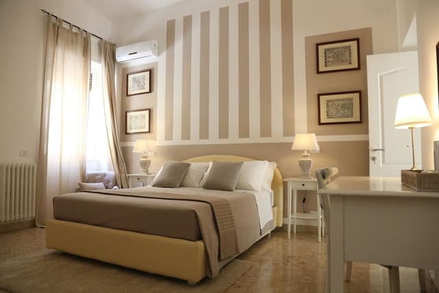Deluxe Double Room (White)