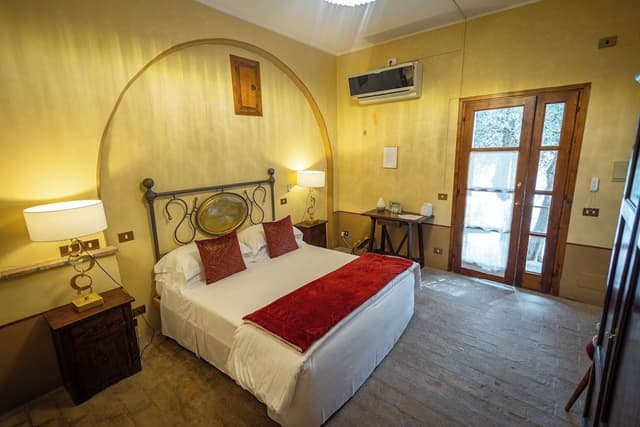 Standard Double Room, 1 Queen Bed, Courtyard View