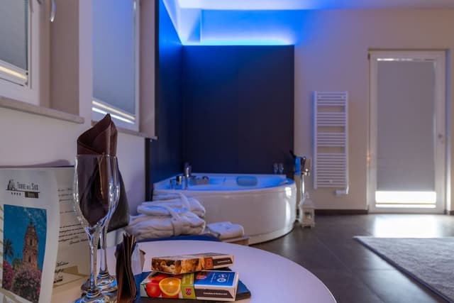 Romantic Studio Suite, 1 Queen Bed, Hot Tub, Sea View