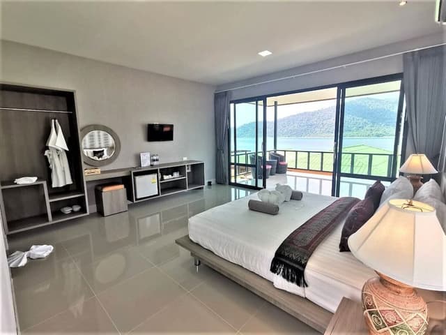 Deluxe Sea View Room