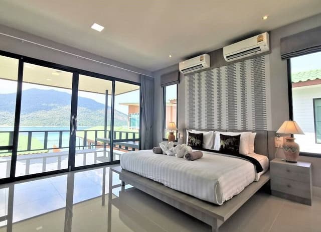 Deluxe Sea View Room