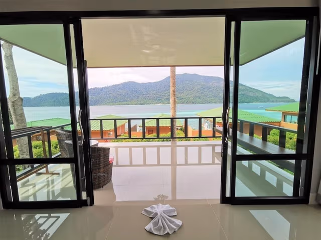 Deluxe Sea View Room