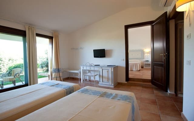 Family Room, Connecting Rooms, Garden View