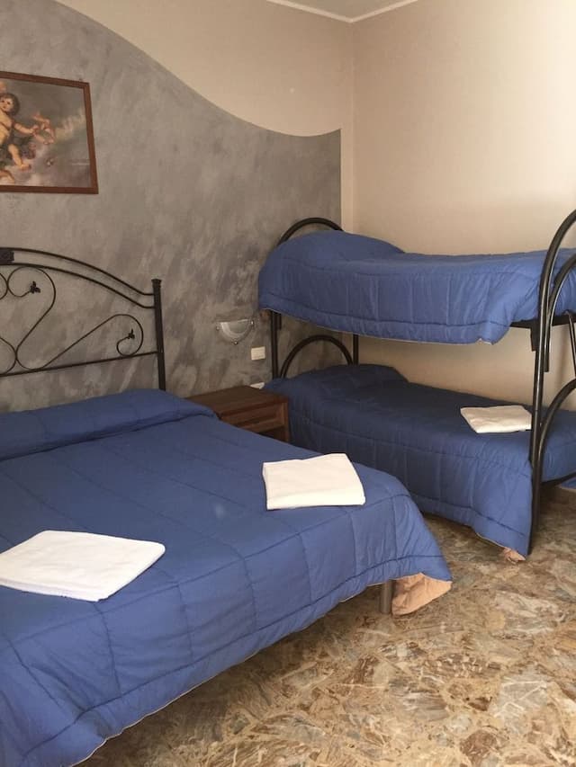 Classic Triple Room, 1 Bedroom, Private Bathroom
