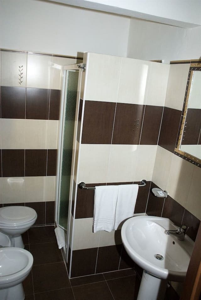 Classic Triple Room, 1 Bedroom, Private Bathroom