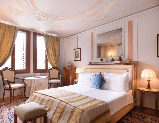 Suite (Grand Canal View)