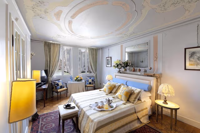 Suite (Grand Canal View)