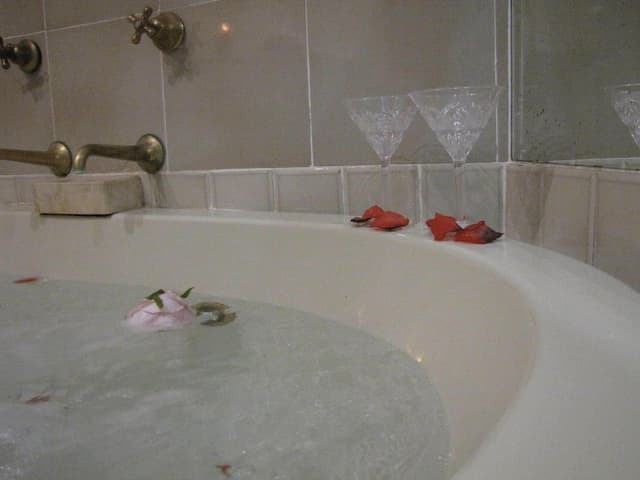 Deluxe Suite, Hot Tub