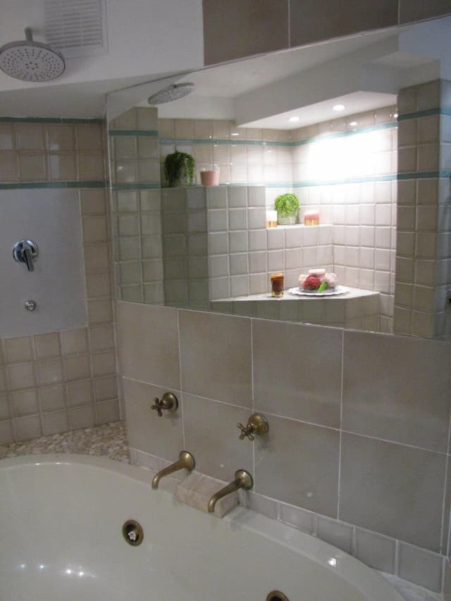 Deluxe Suite, Hot Tub