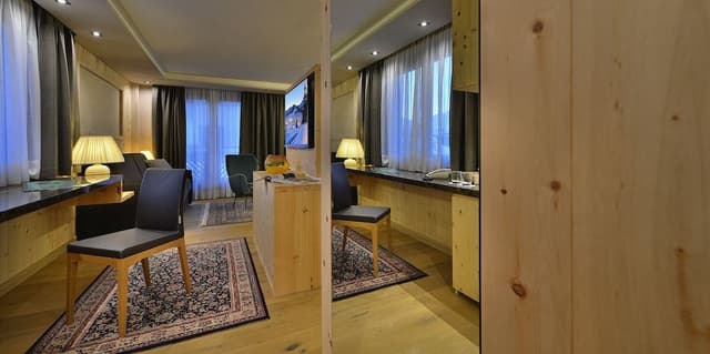 Executive Suite, Balcony