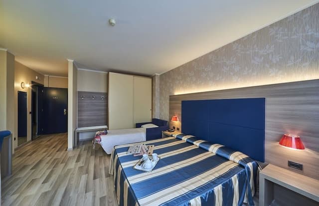 Triple Room, 1 Bedroom, Partial Lake View