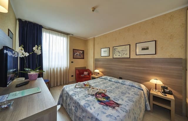 Double Room Single Use, City View