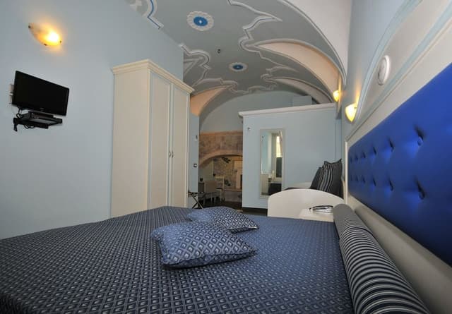 Exclusive Suite, 1 Bedroom, Private Bathroom (Superior)