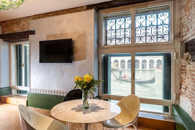 Apartment on the Grand Canal