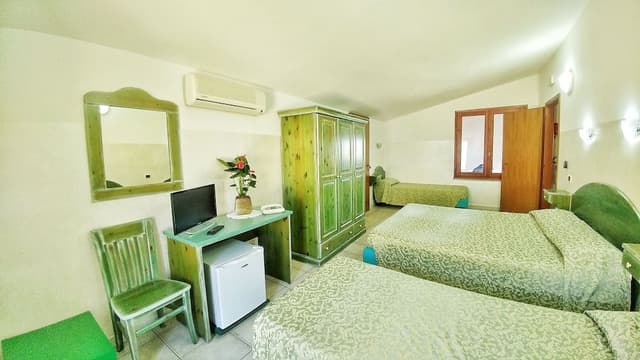 Deluxe Quadruple Room