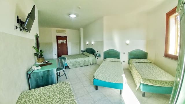 Family Room, 1 Bedroom, Pool View