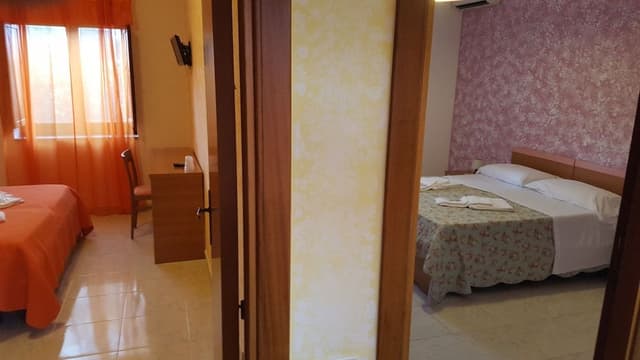 Double Room, Connecting Rooms