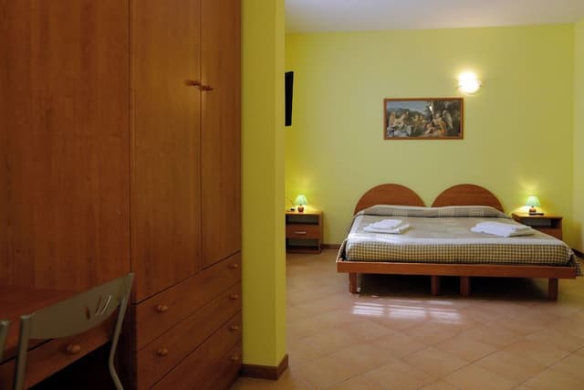 Classic Triple Room, Hill View