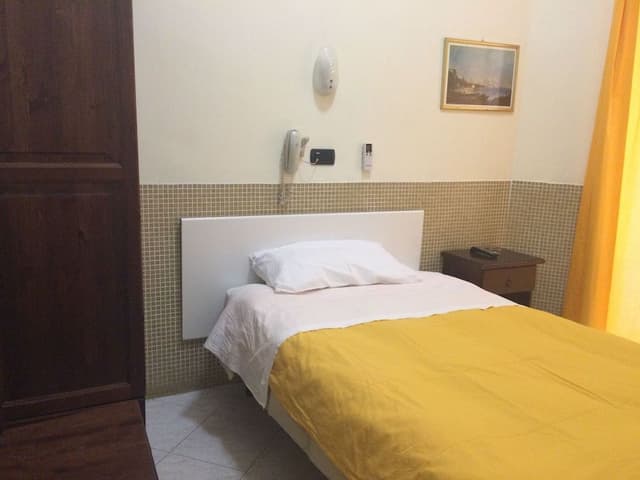 Single Room, Private Bathroom