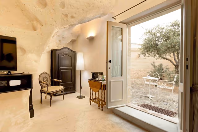 Grotta Patio