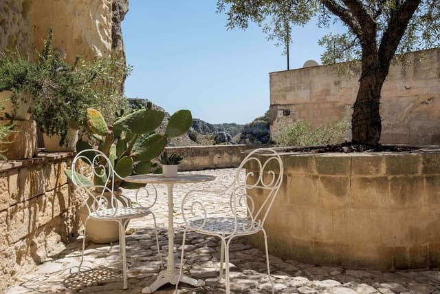 Grotta Patio