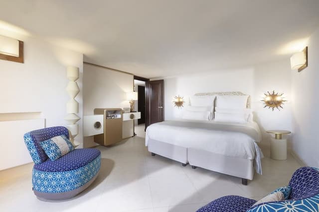 Master Deluxe Room
