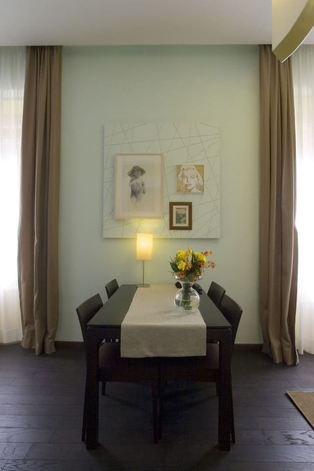 Suite (Monica)
